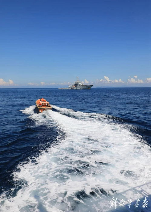 緊急出動(dòng)！南部戰(zhàn)區(qū)海軍組織海上協(xié)同醫(yī)療救護(hù)訓(xùn)練，直升機(jī)與艦艇協(xié)同上演生命接力